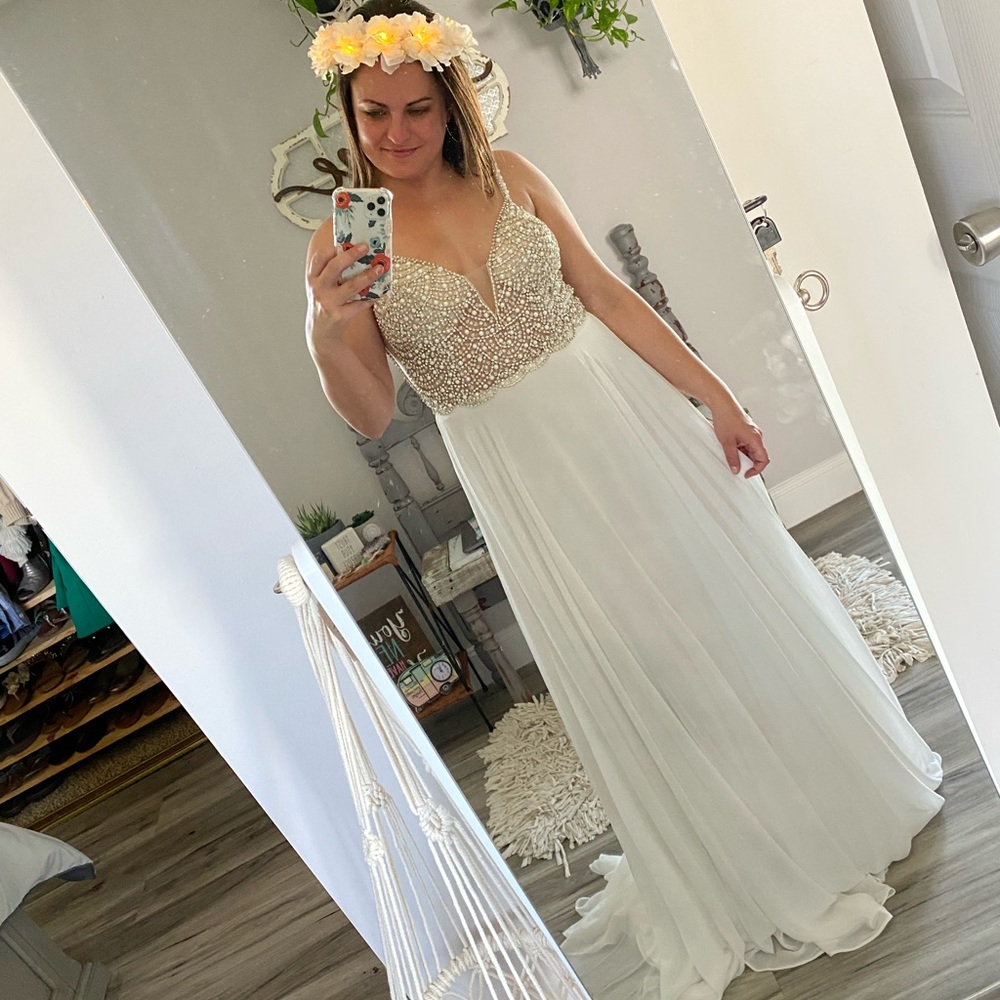 Lulus rhinestone pearl bead wedding gown dress